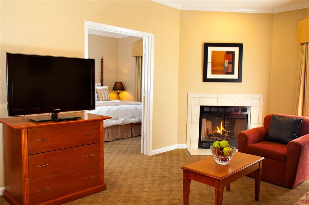 Cloverleaf Suites Baton Rouge Bagian luar foto