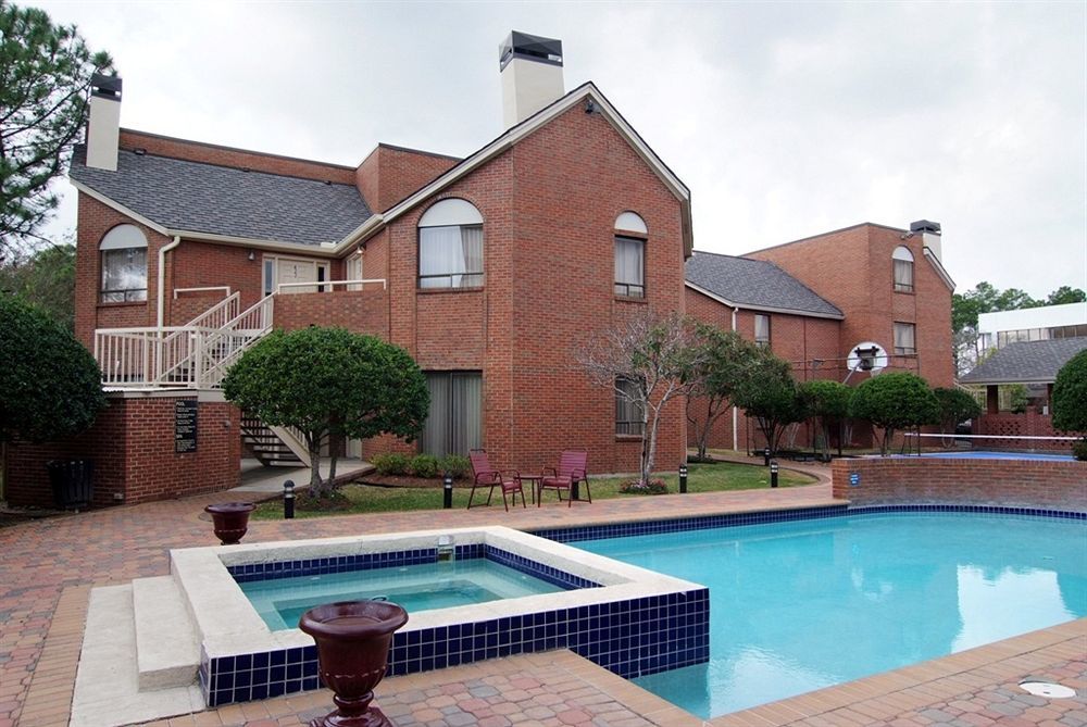 Cloverleaf Suites Baton Rouge Bagian luar foto