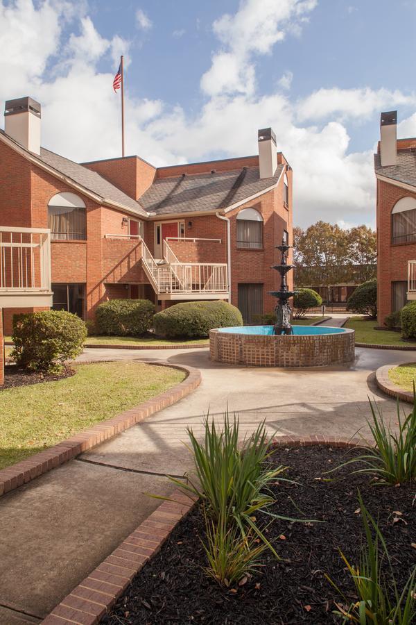 Cloverleaf Suites Baton Rouge Bagian luar foto