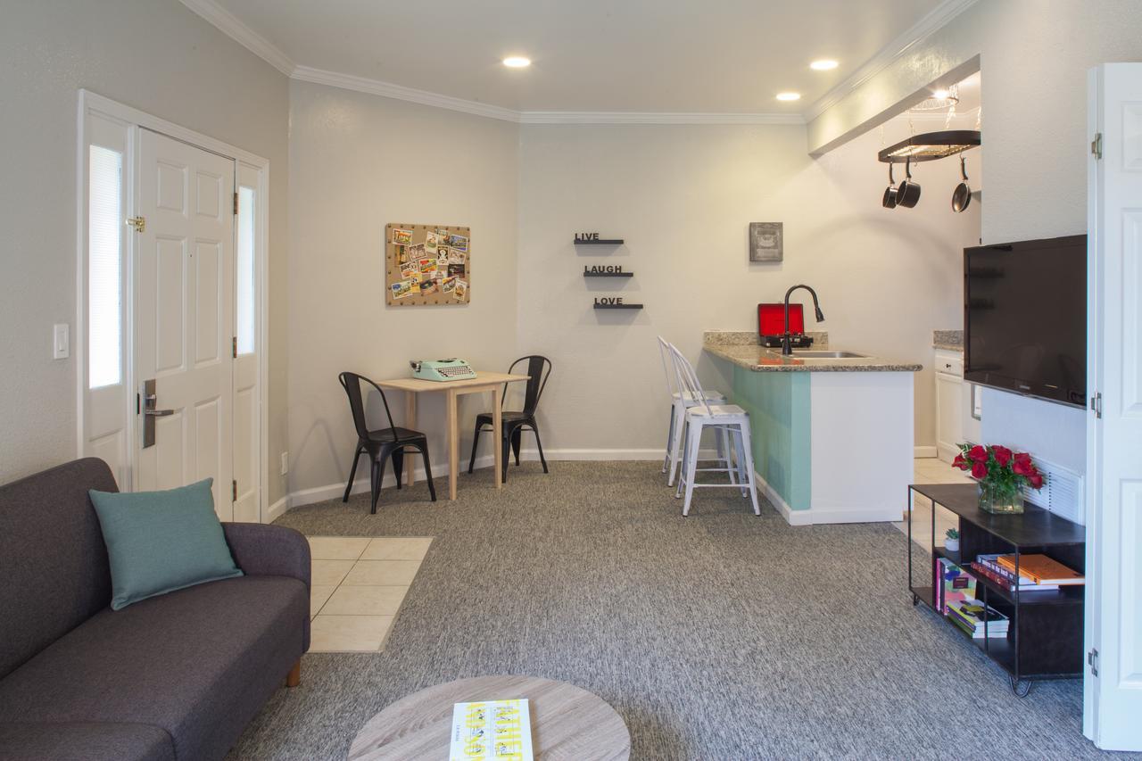 Cloverleaf Suites Baton Rouge Bagian luar foto
