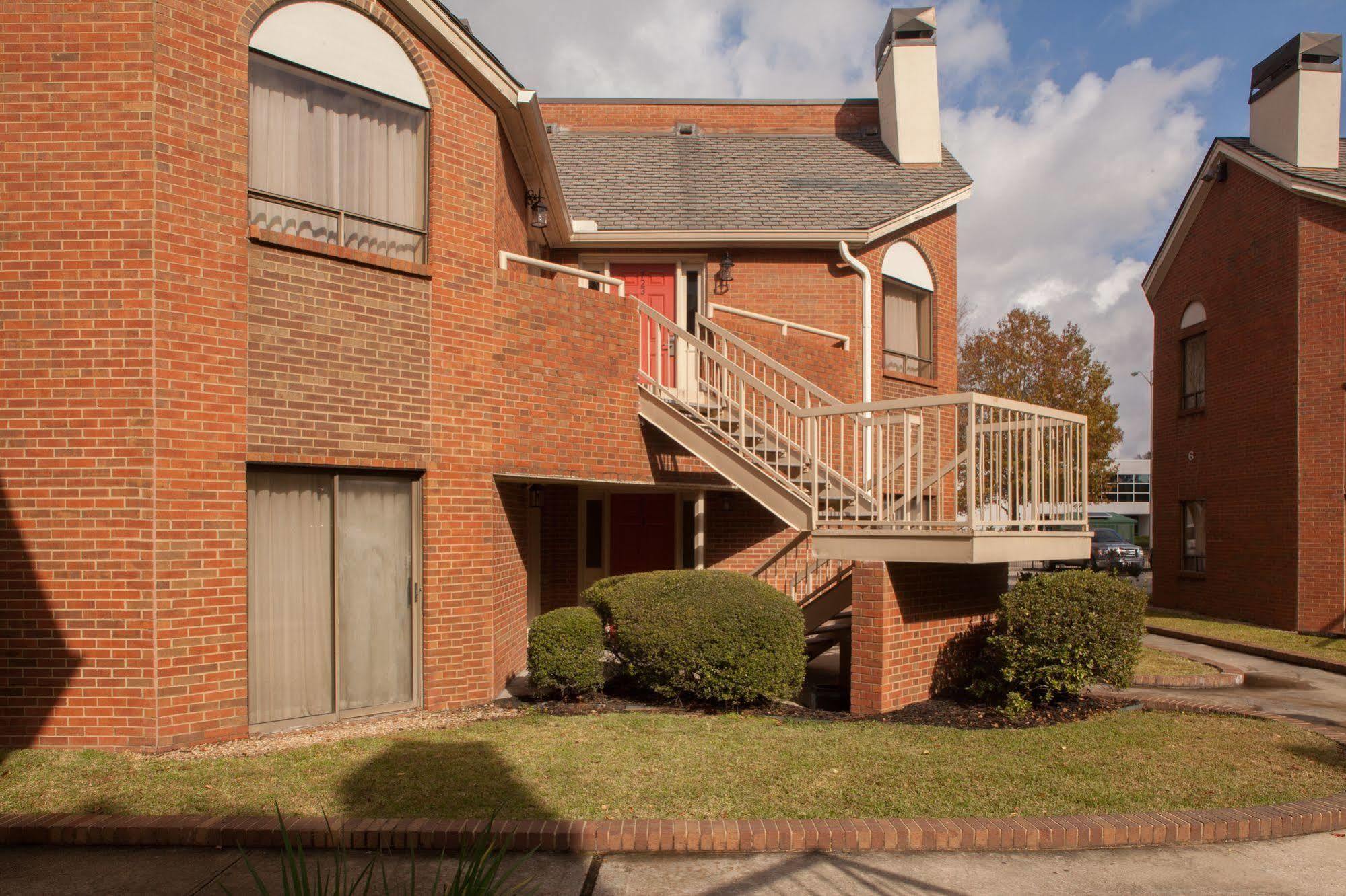 Cloverleaf Suites Baton Rouge Bagian luar foto