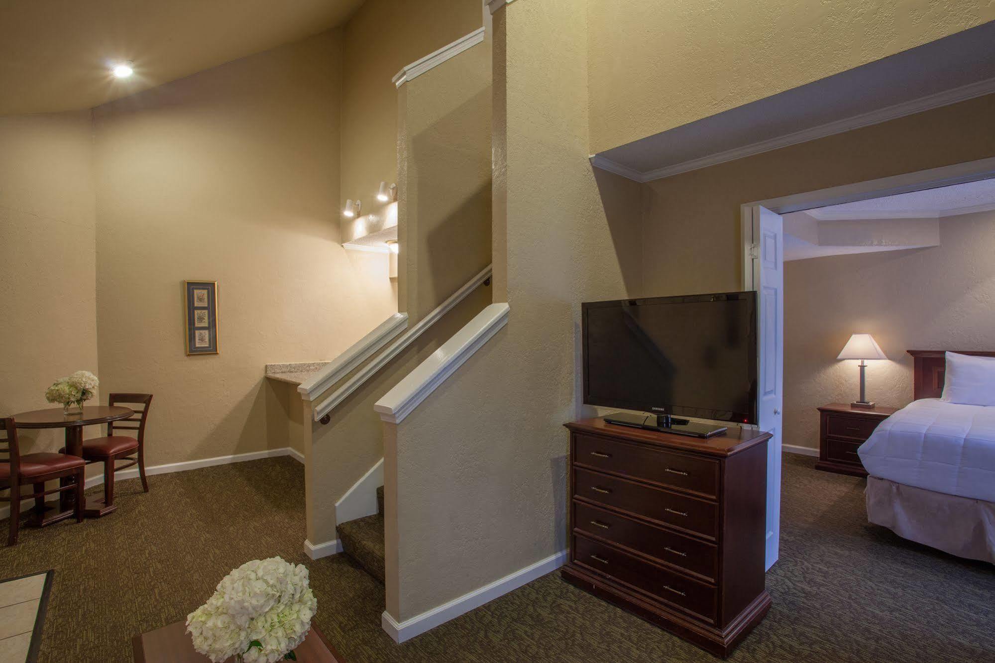 Cloverleaf Suites Baton Rouge Bagian luar foto