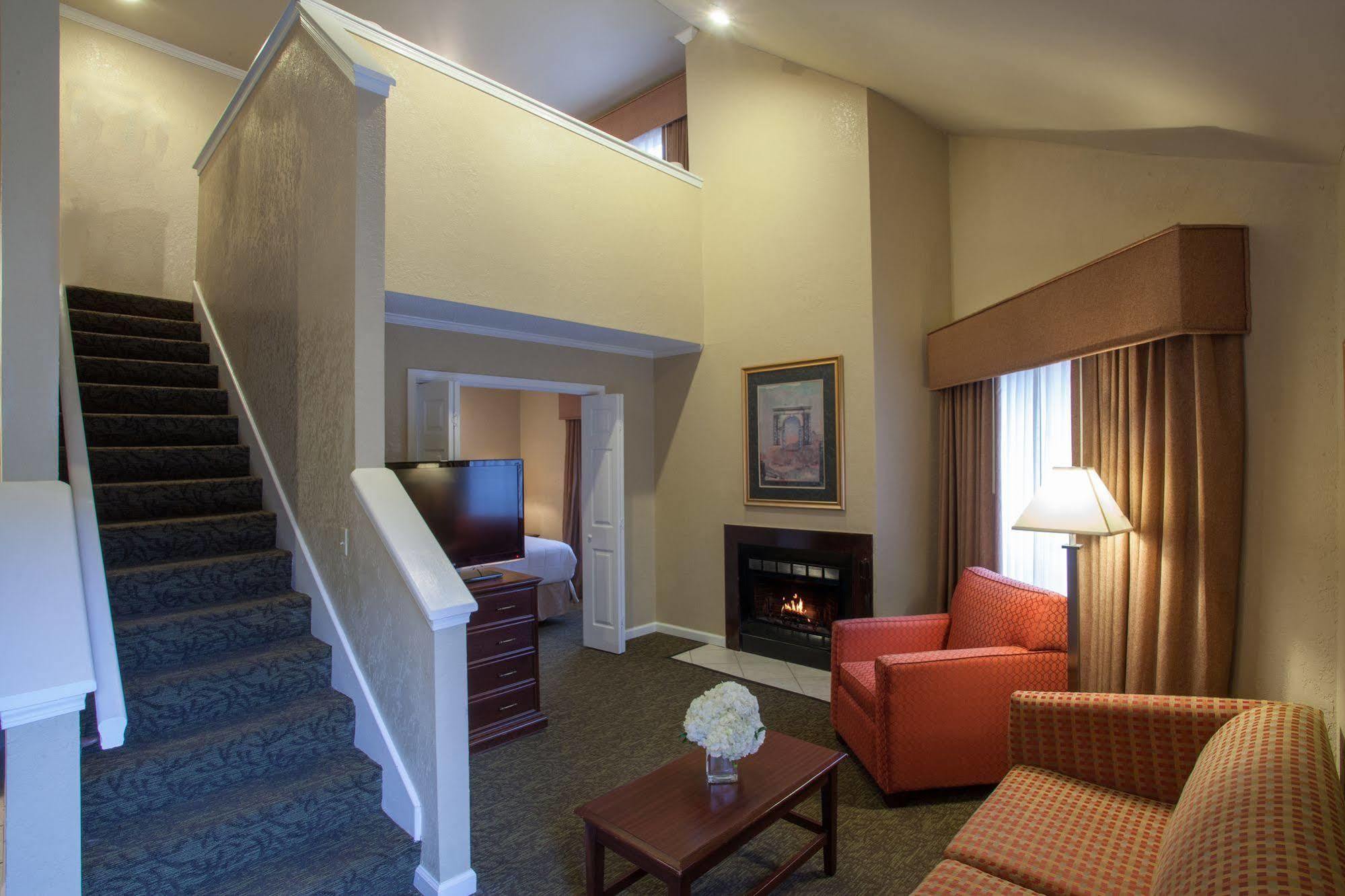 Cloverleaf Suites Baton Rouge Bagian luar foto