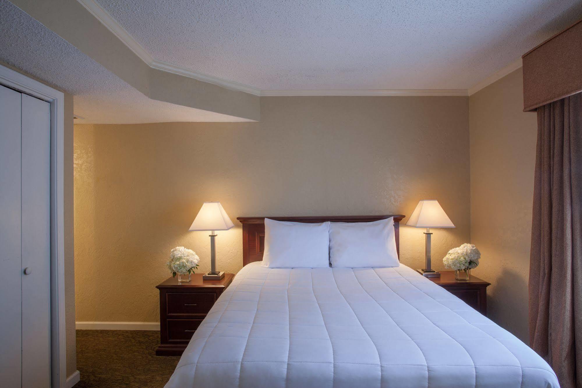 Cloverleaf Suites Baton Rouge Bagian luar foto
