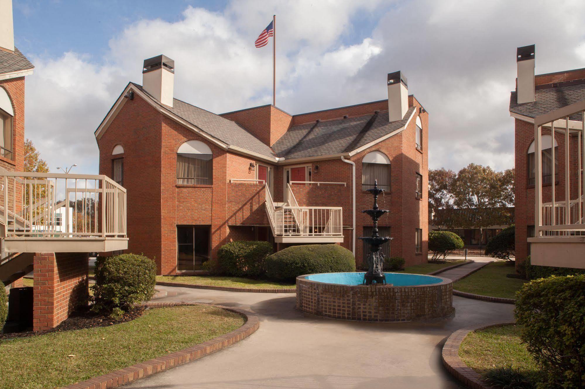 Cloverleaf Suites Baton Rouge Bagian luar foto