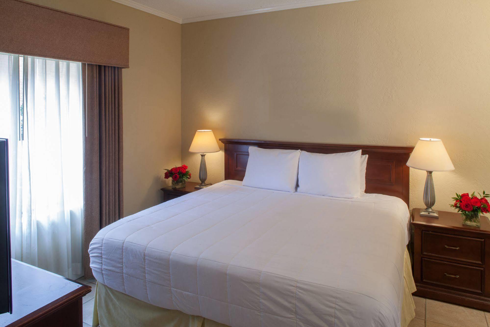 Cloverleaf Suites Baton Rouge Bagian luar foto