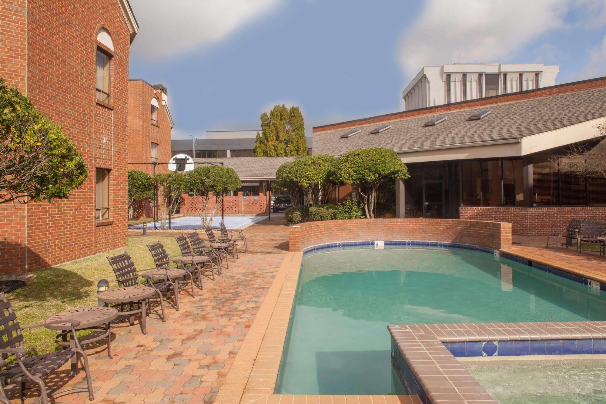 Cloverleaf Suites Baton Rouge Bagian luar foto