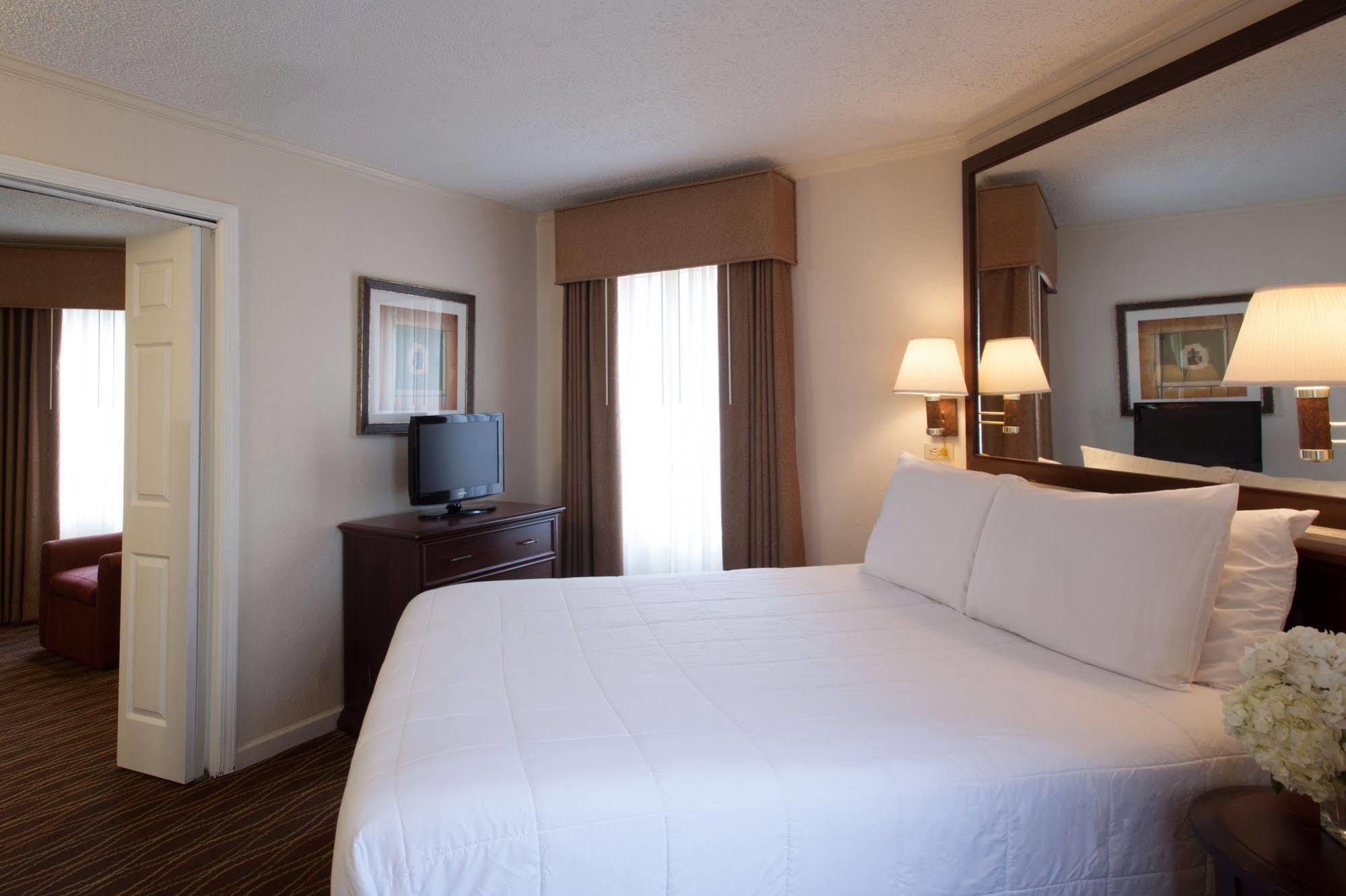Cloverleaf Suites Baton Rouge Bagian luar foto