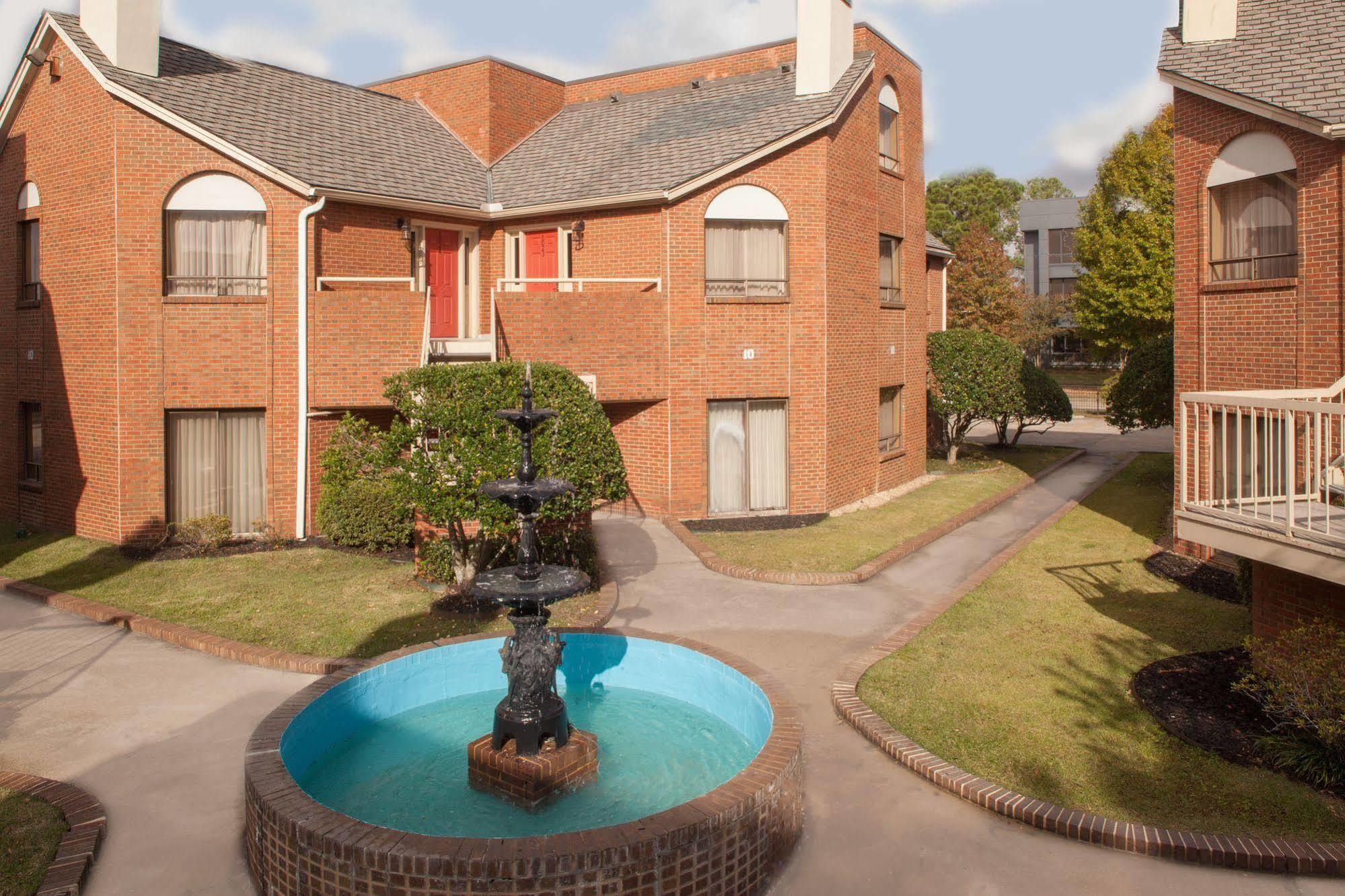 Cloverleaf Suites Baton Rouge Bagian luar foto