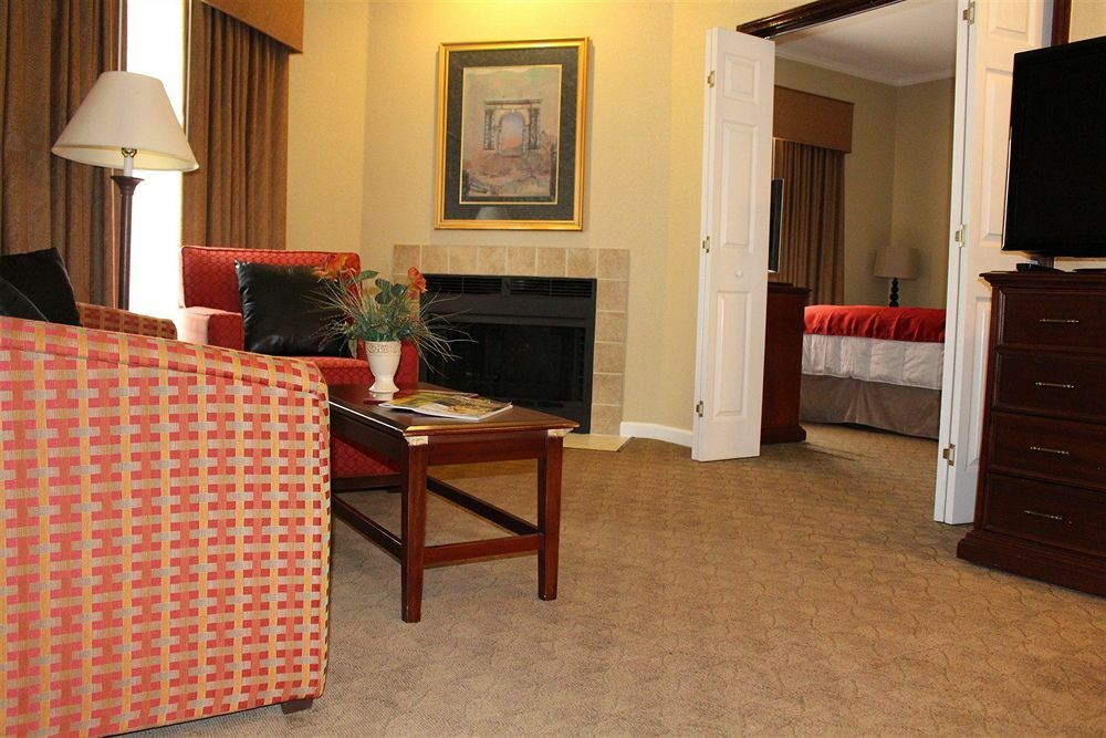 Cloverleaf Suites Baton Rouge Bagian luar foto