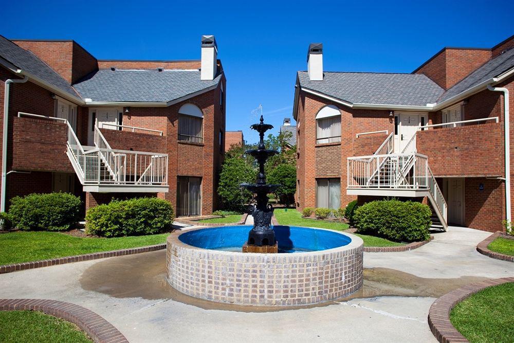 Cloverleaf Suites Baton Rouge Bagian luar foto