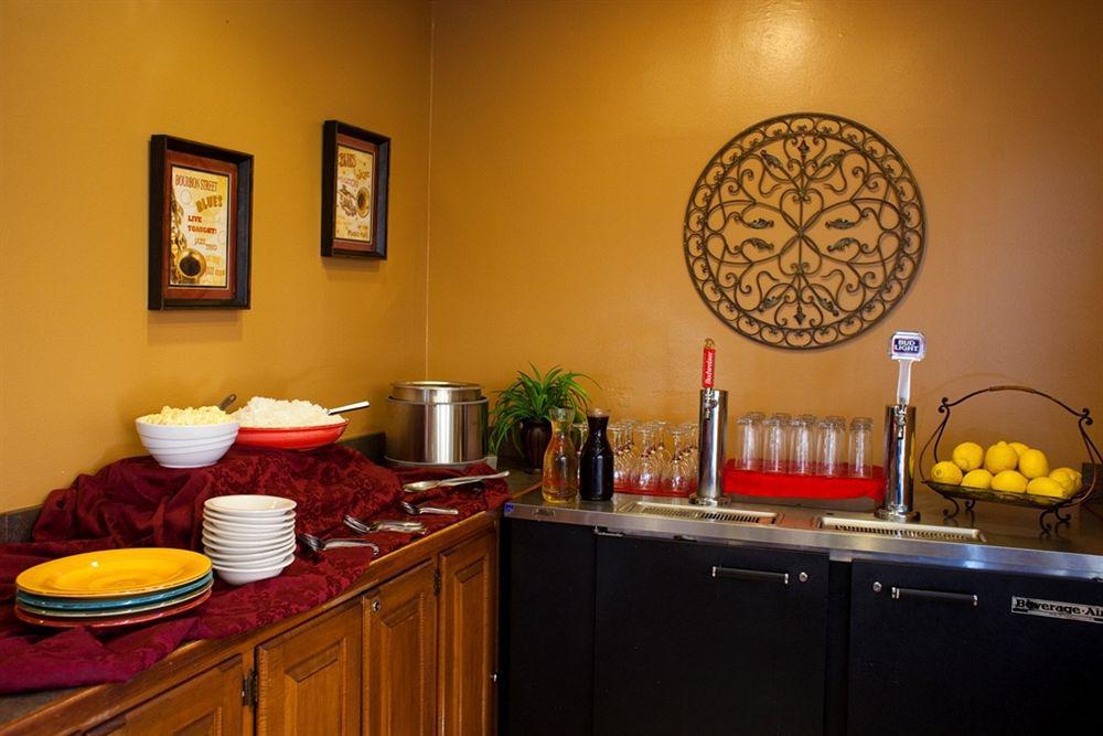 Cloverleaf Suites Baton Rouge Bagian luar foto