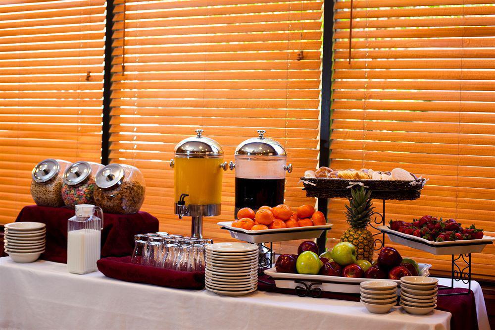 Cloverleaf Suites Baton Rouge Bagian luar foto