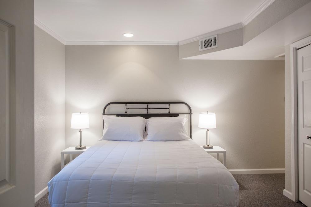 Cloverleaf Suites Baton Rouge Bagian luar foto